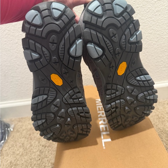 “New” Merrell MOAB 3 Gray Hiking Shoes Women size10 or Men size8.5